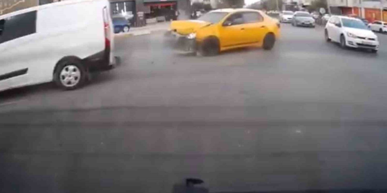 Elazığ’da trafik kazası kameralarda