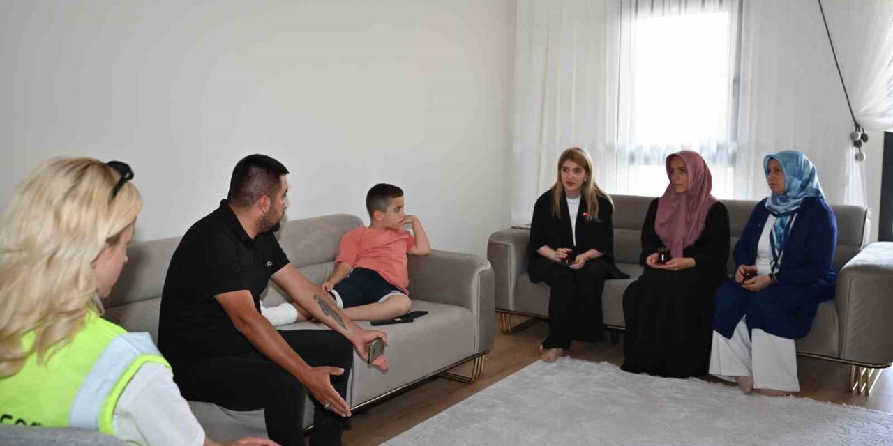 Depremzedelere yeni yuvaları teslim ediliyor