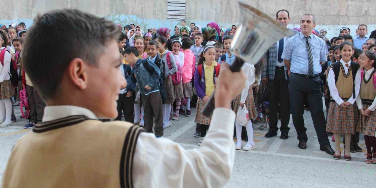 Elazığ'da pazartesi günü  110 bin öğrenci ders başı yapacak