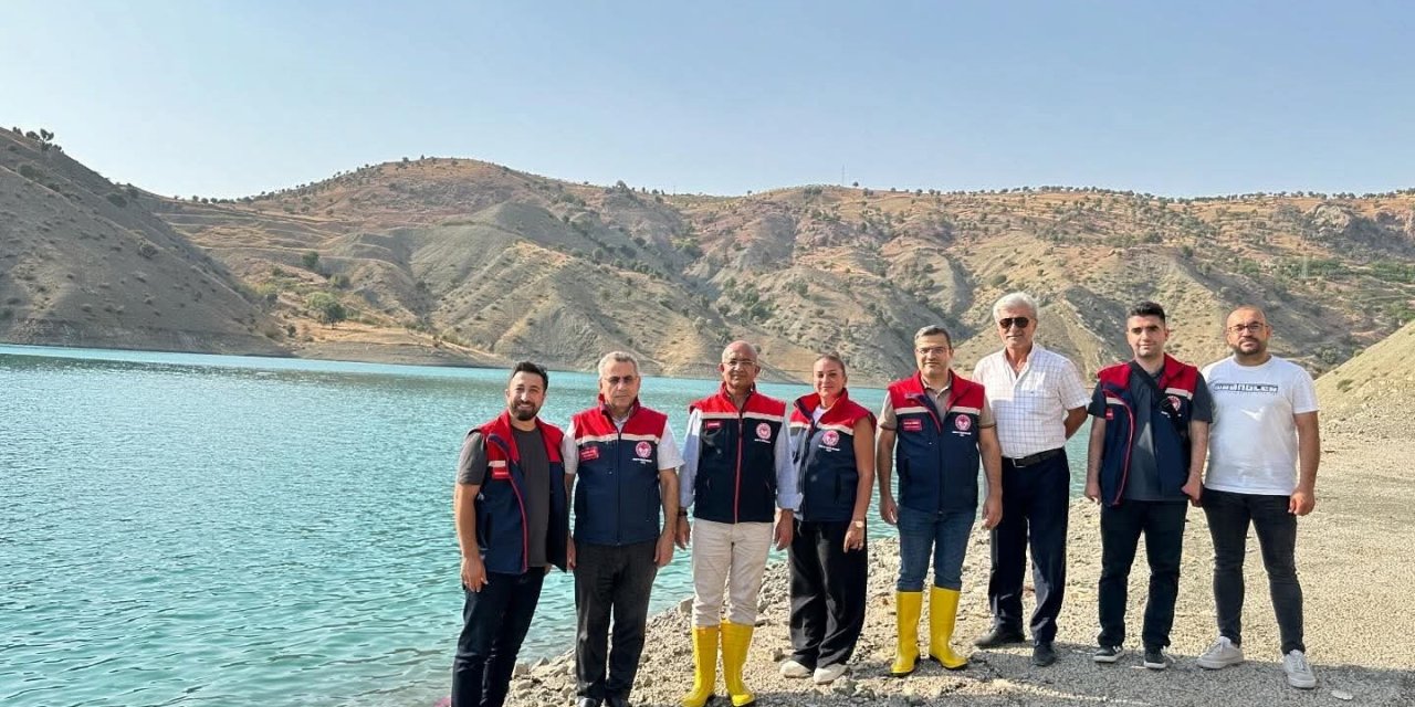 Siirt’te baraj gölü sazan yavruları bırakıldı