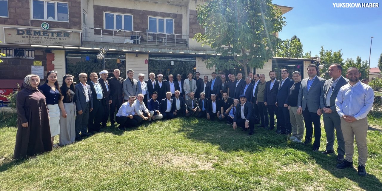 Soran Valisi Yüksekova’da vatandaşlarla kahvaltıda buluştu