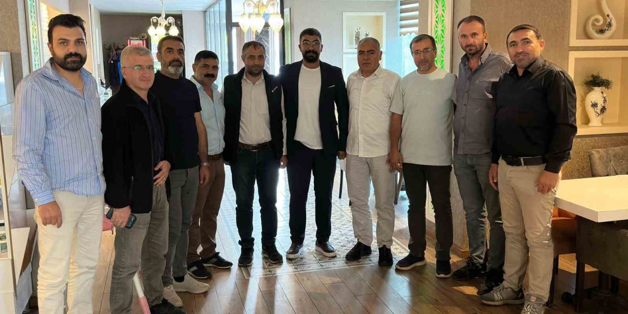 DSYB Başkan adayı Sarıkaya, basınla bir araya geldi