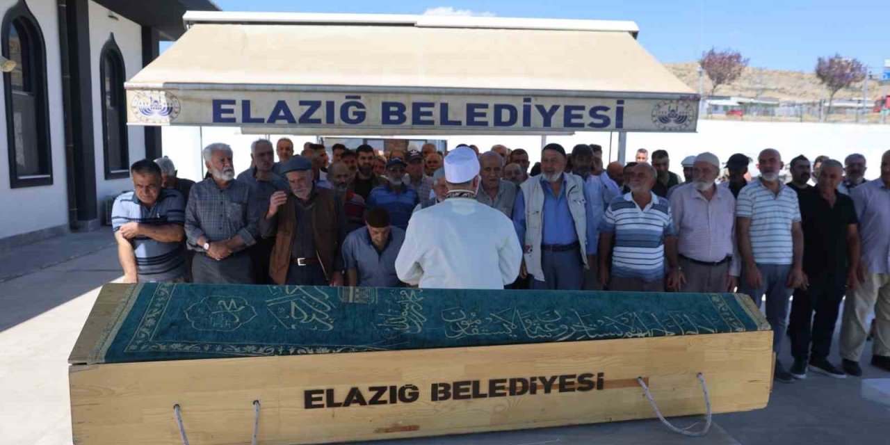 Yarım saat ara ile 2 otomobilin çarptığı yaşlı adam öldü