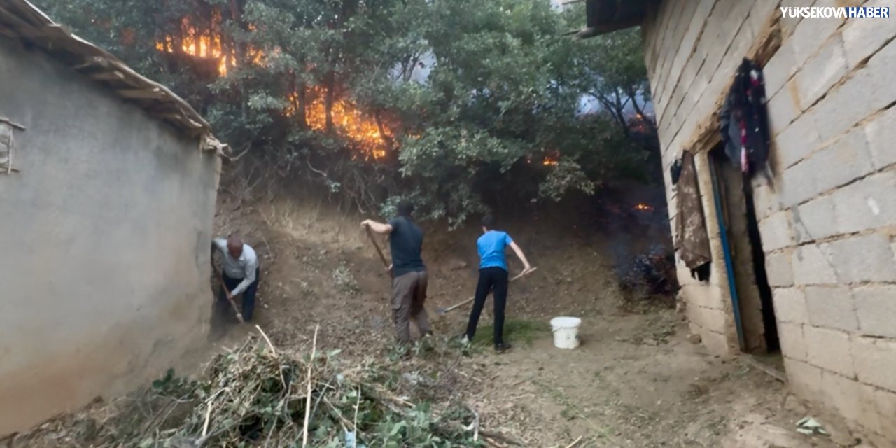 Şemdinli’de köy yangını: Alevler yerleşim alanına ulaştı