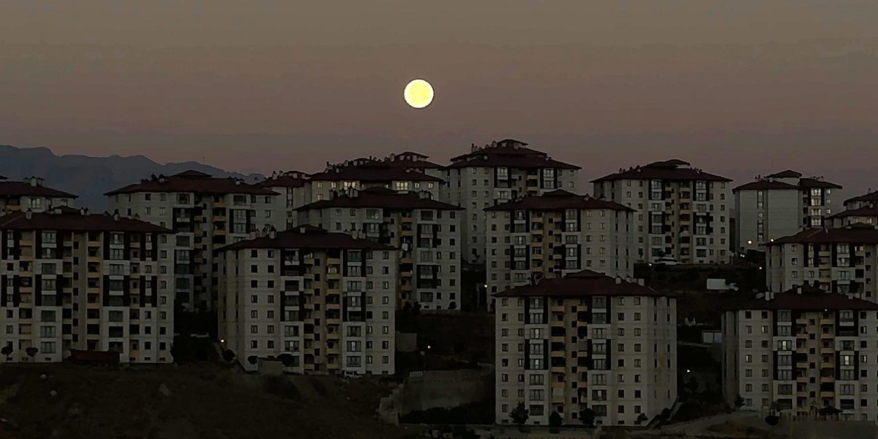 Yüksekova’da dolunay görsel şölen yaşattı