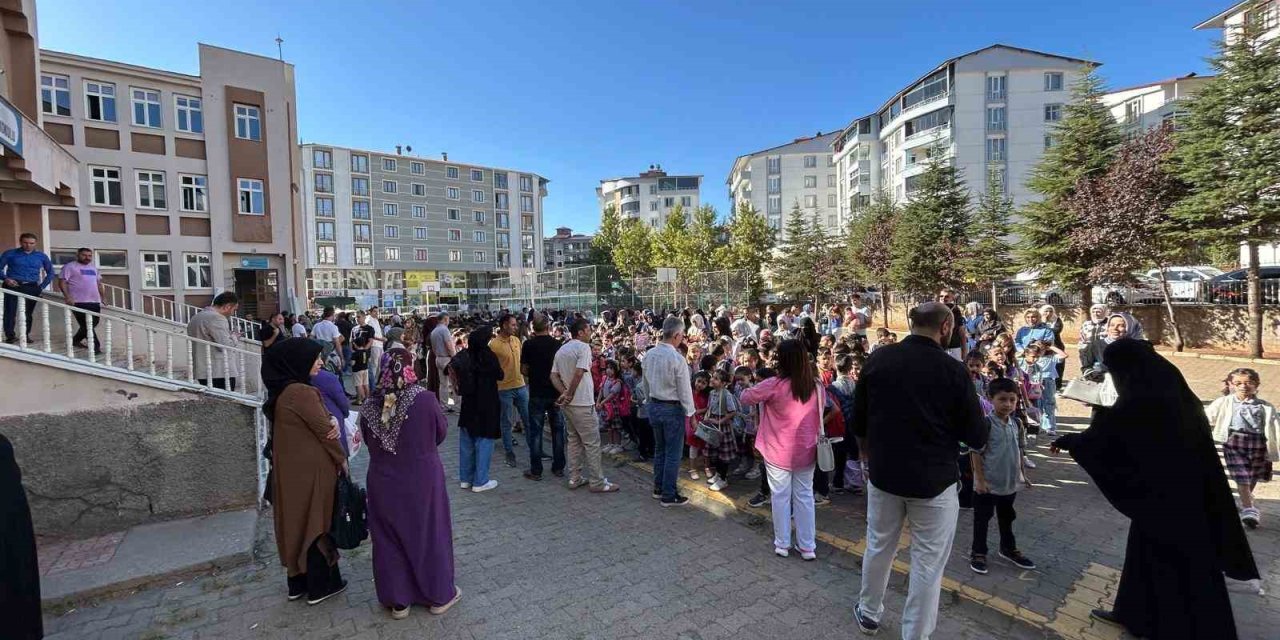 Bingöl’de 60 bin öğrenci ders başı yaptı