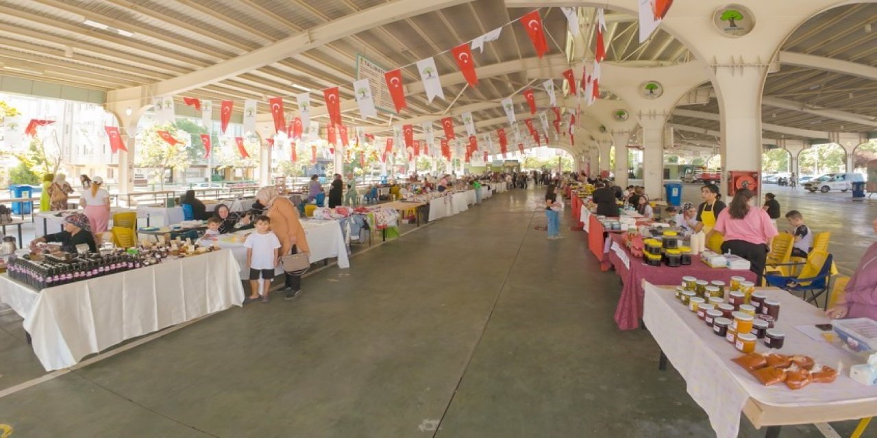 Gaziantep'te Üreten Kadınlar Çarşısı kapılarını açtı