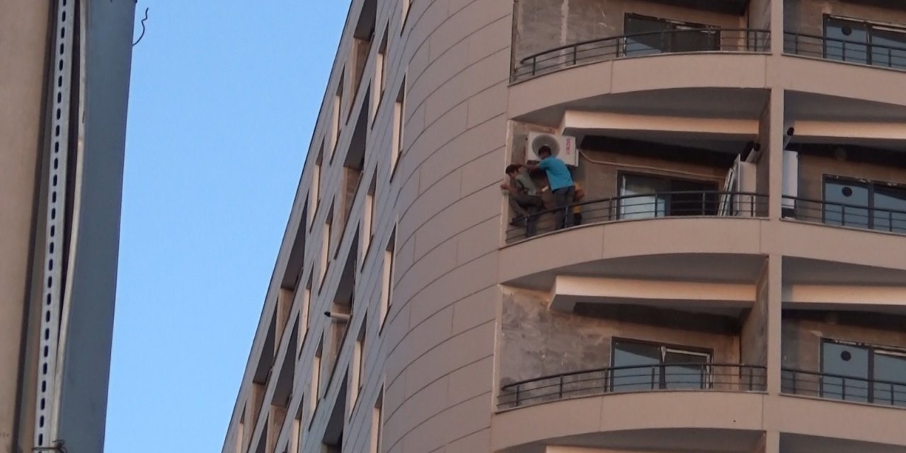 Şanlıurfa’da çocukların tehlikeli klima montajı kameralarda