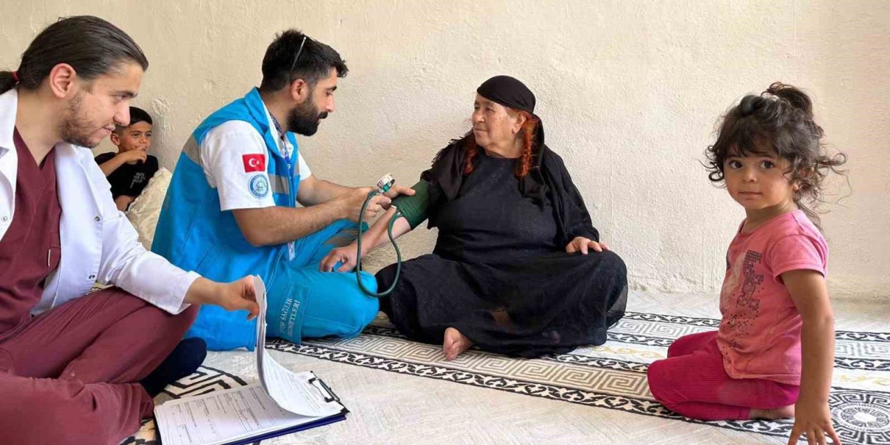 Derecik'te vatandaşlara yerinde sağlık hizmeti