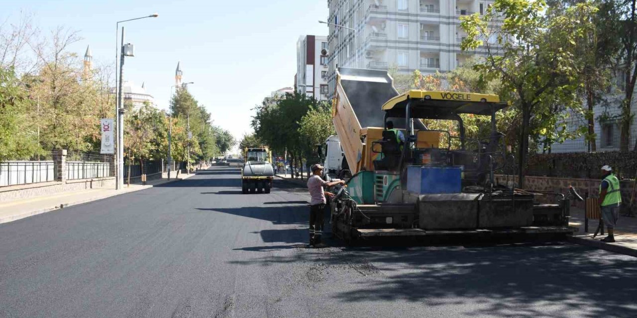 Diyarbakır’da 11 kilometrelik 11 cadde ve bulvara asfalt çalışması