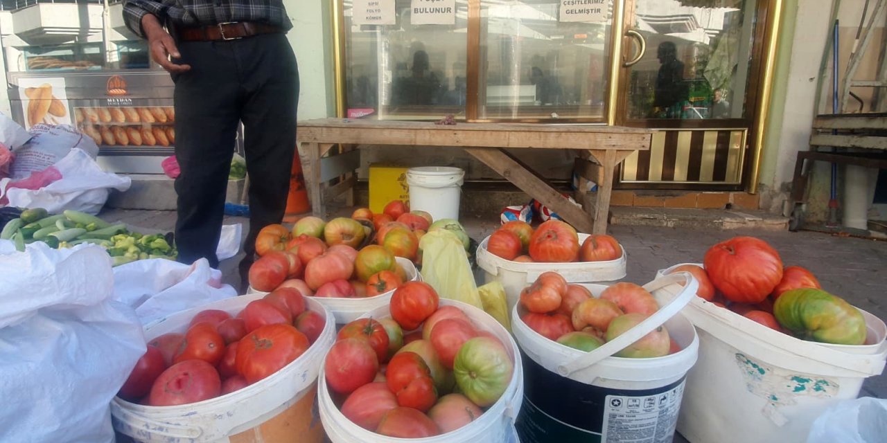 Elazığ'da ata tohumundan yetişen Mahman domatesi tezgahlarda yerini aldı