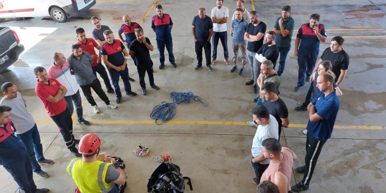 Belediye personeline yüksekte çalışma eğitici eğitimi