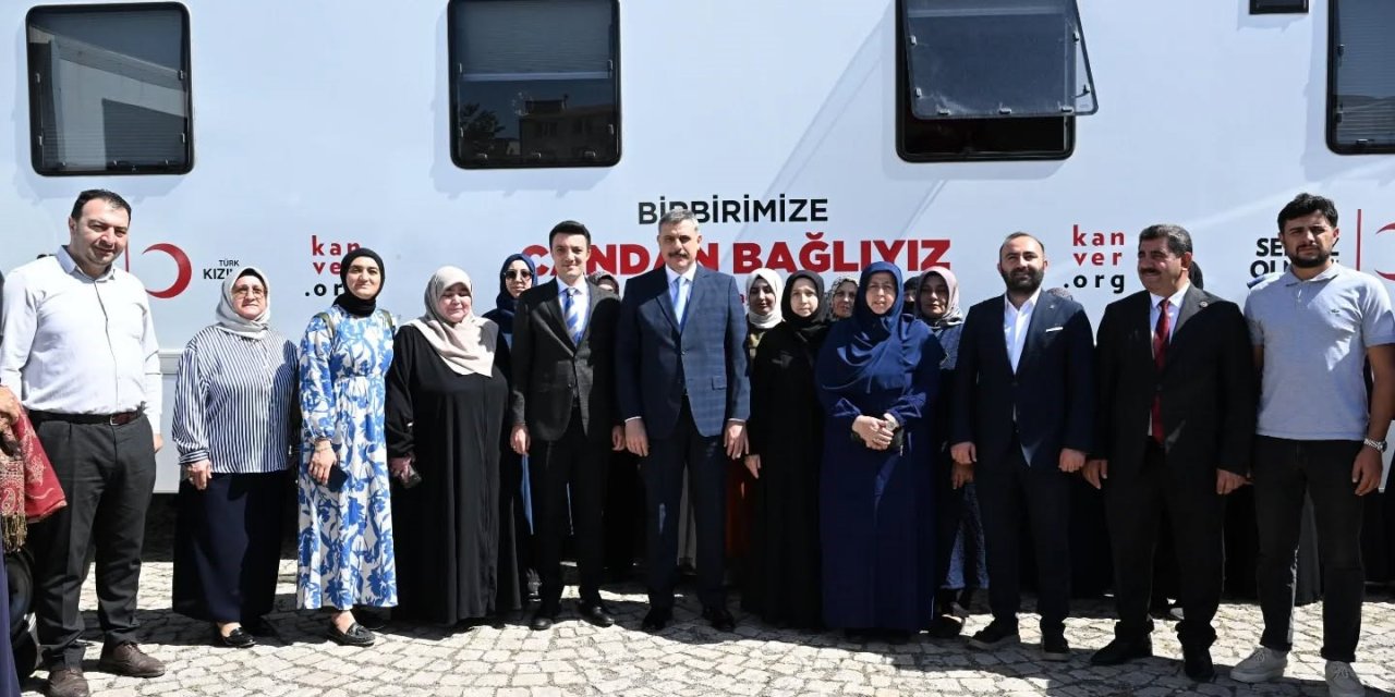 Erzurum'da Vali Çiftçi, 44. kez kan bağışında bulundu