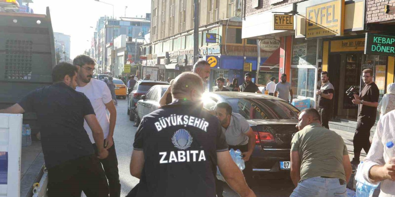 Van Büyükşehir Belediyesi kaldırım işgallerine denetim