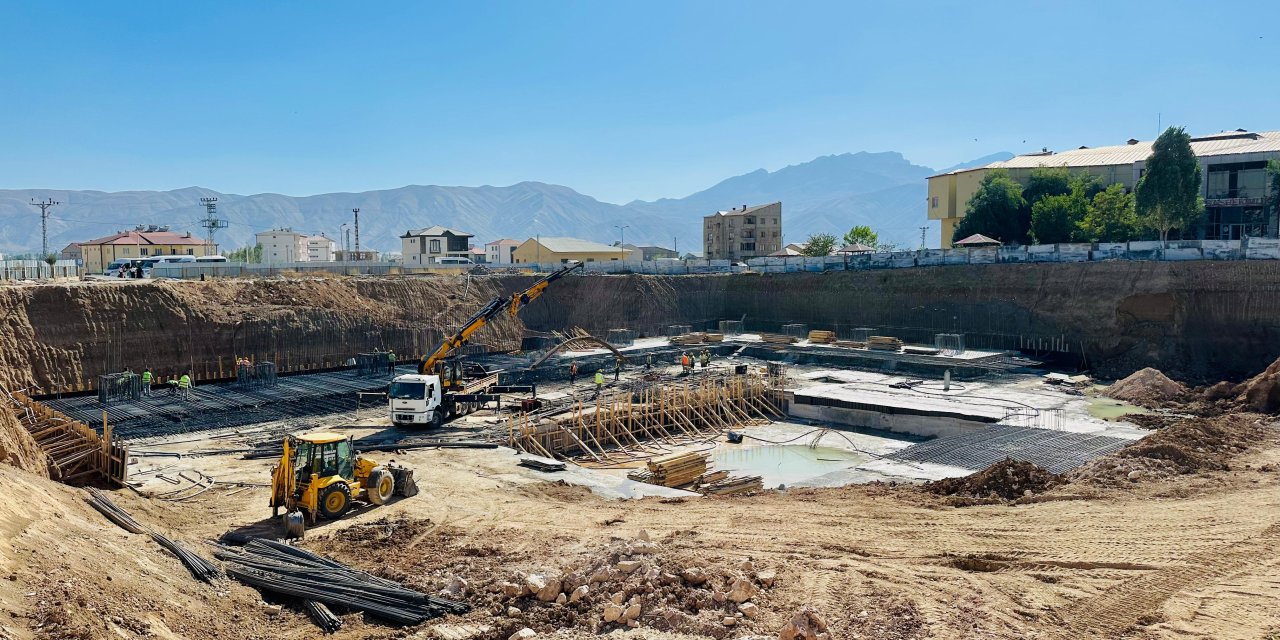 Yüksekova’da 100 yataklı yeni devlet hastanesinin inşası devam ediyor