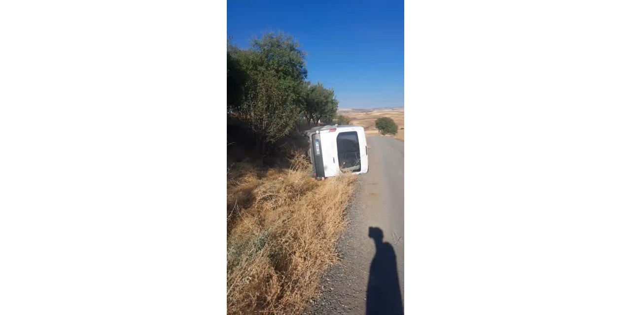 Elazığ’da öğrenci servisi devrildi