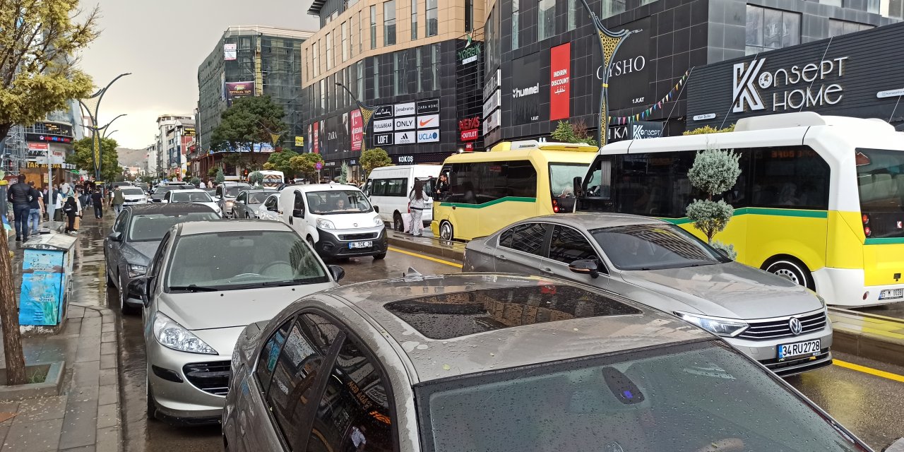 Van'da sağanak etkili oldu
