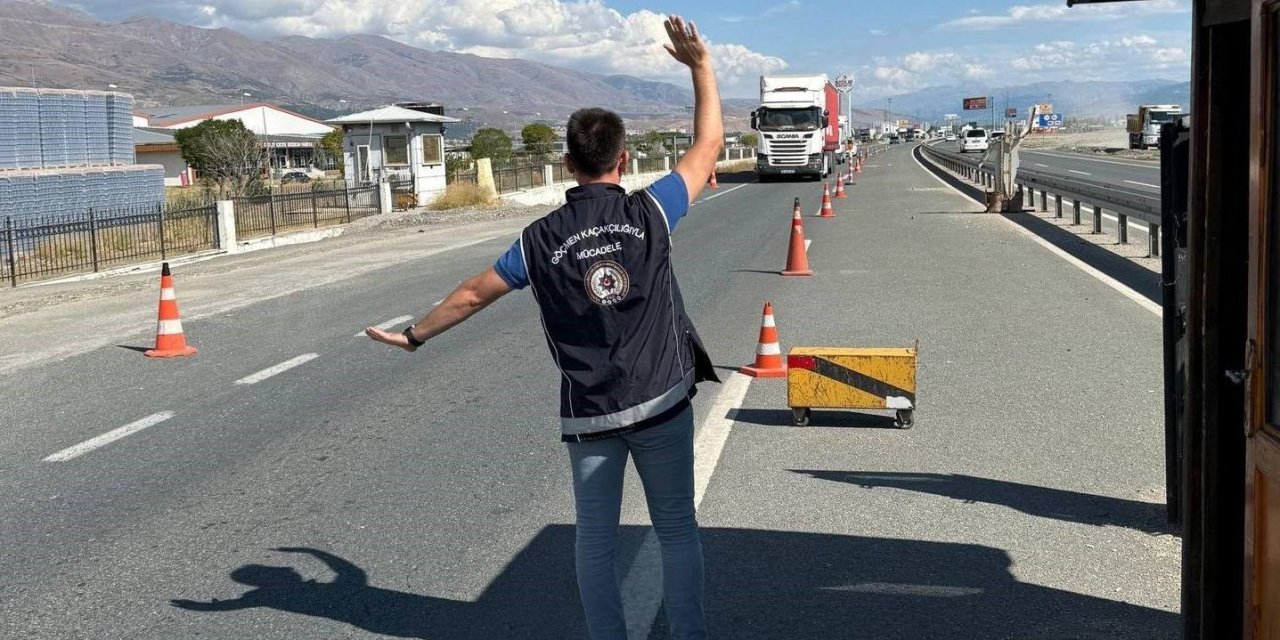 Erzincan’da "Düzensiz Göç ile Mücadeleye yönelik Huzur Uygulaması"