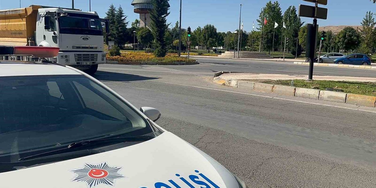 Elazığ’da yayaya çarpan motosiklet devrildi: 2 kişi yaralandı