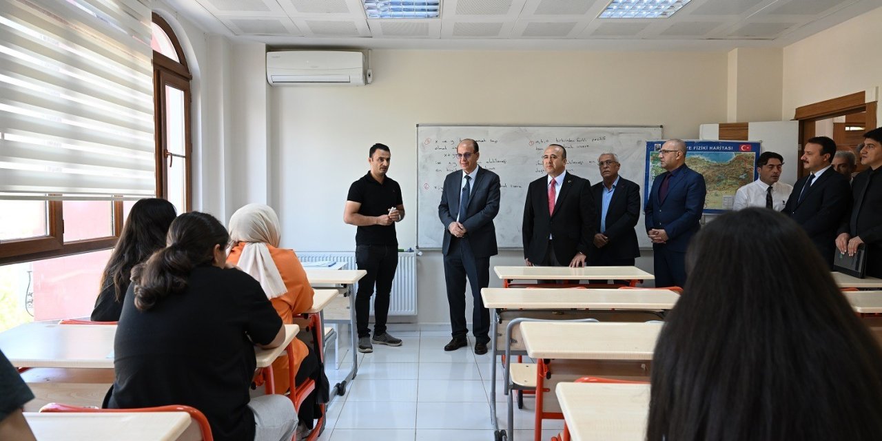 YKS’de dereceye giren öğrencilere destek