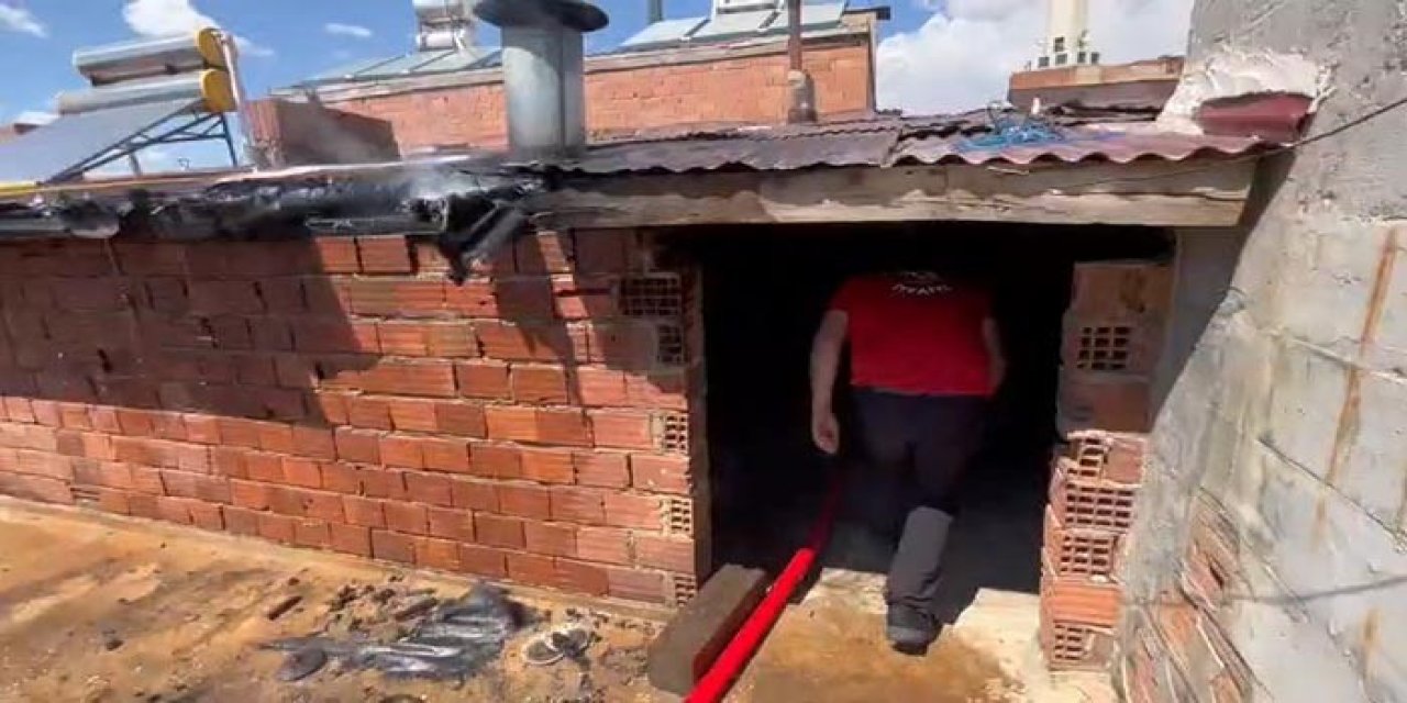 Elazığ’da çıkan çatı yangını korkuttu