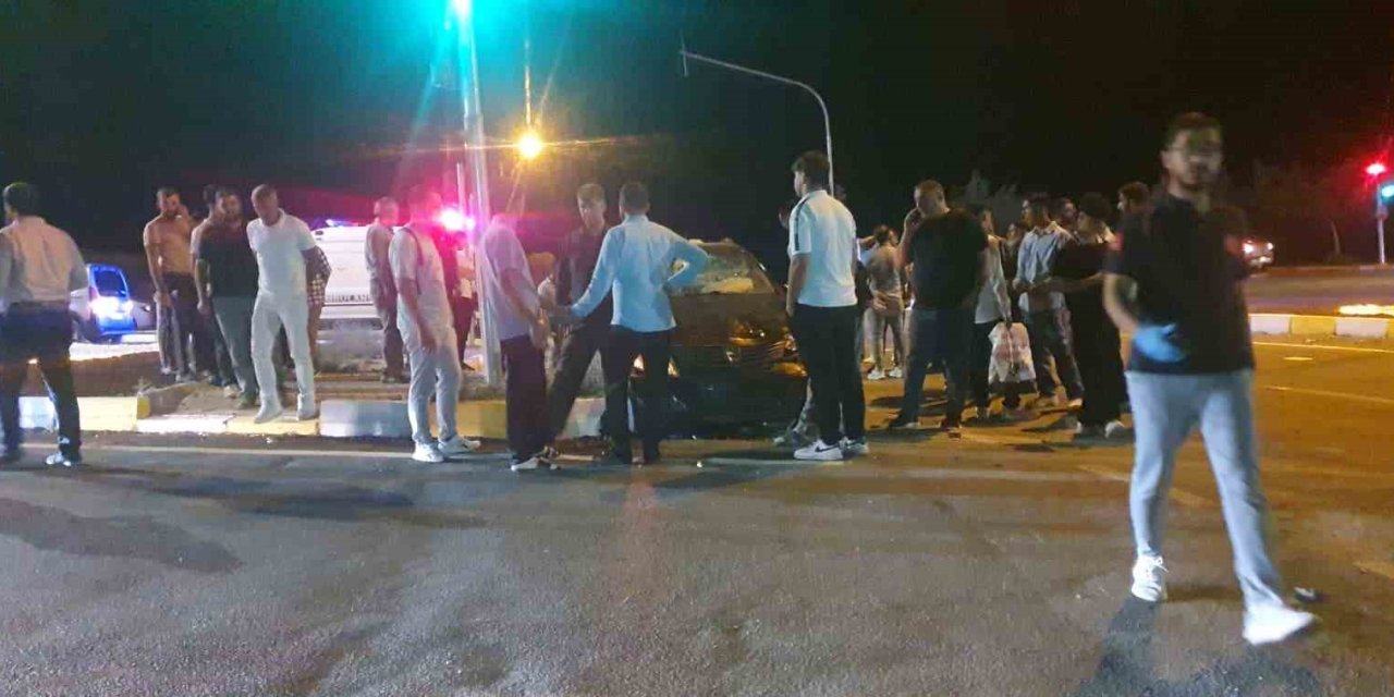 Elazığ’da otomobil ile motosiklet çarpıştı: 2 kişi yaralandı