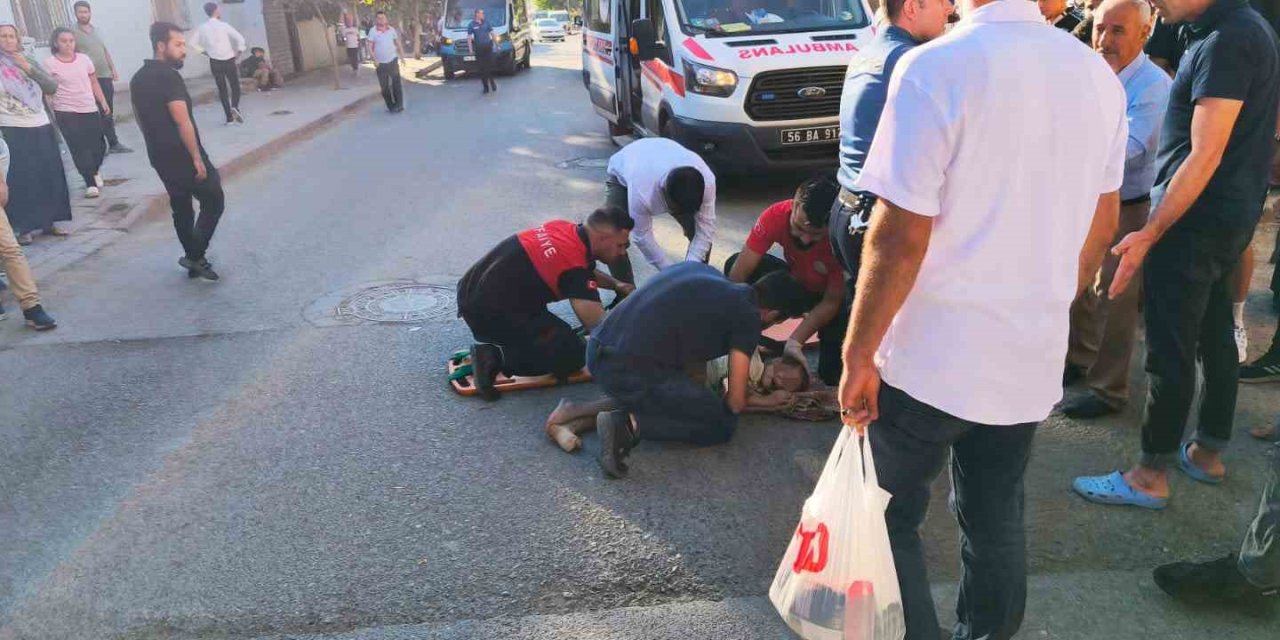 Siirt'te yolun karşısına geçerken otomobilin çarptığı çocuk hastaneye kaldırıldı