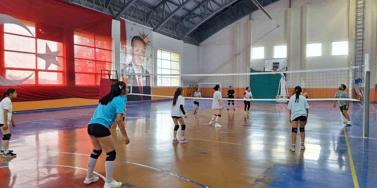 Bulanık’ta voleybol antrenmanlarına ilgi
