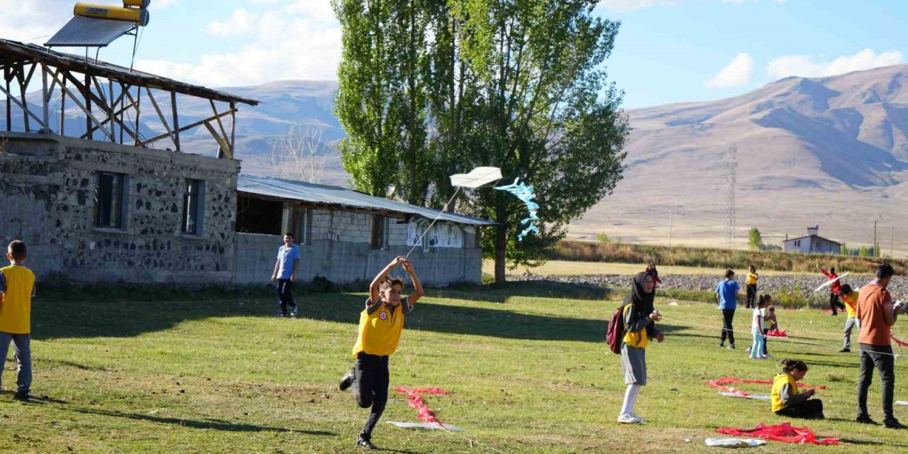Erzurum'da uçurtmalar bu kez Sıraç için havalandı