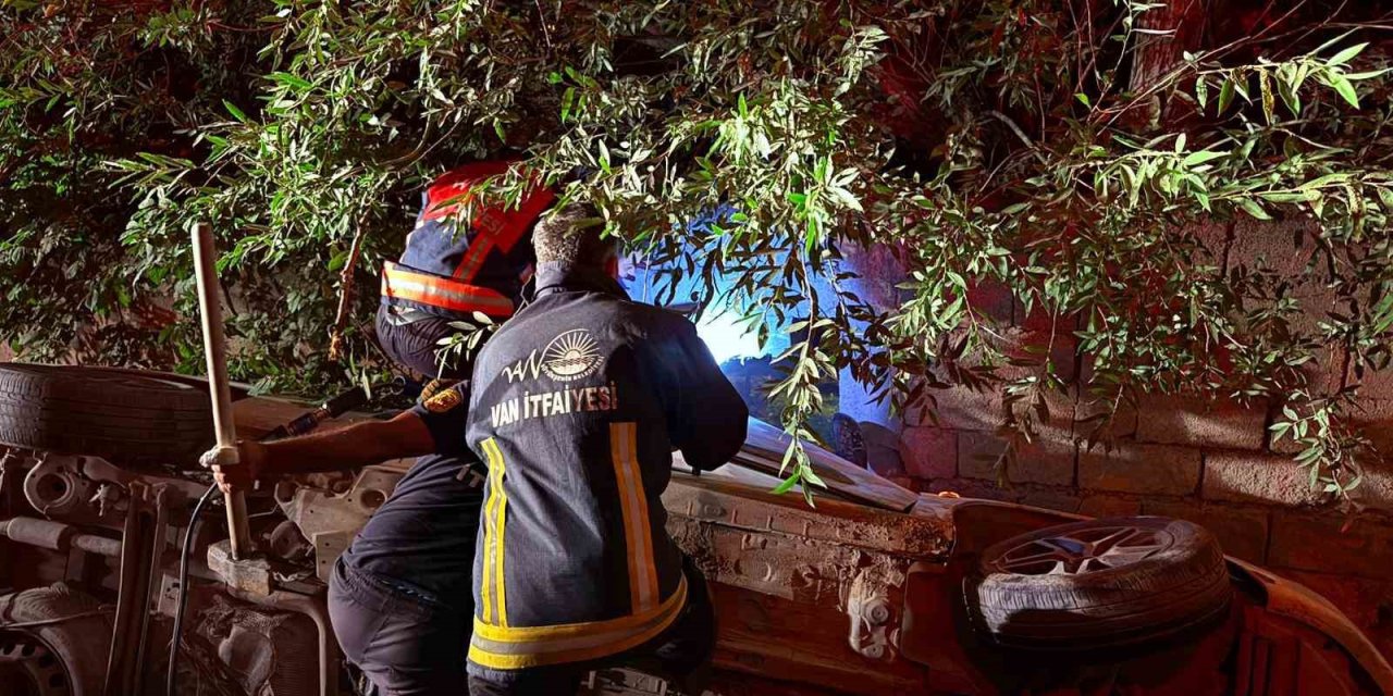 Van’da otomobil su kanalına düştü: 1 yaralı