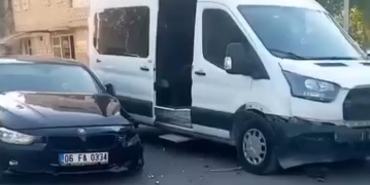 Siirt’te kaza: Minibüs ile otomobil çarpıştı
