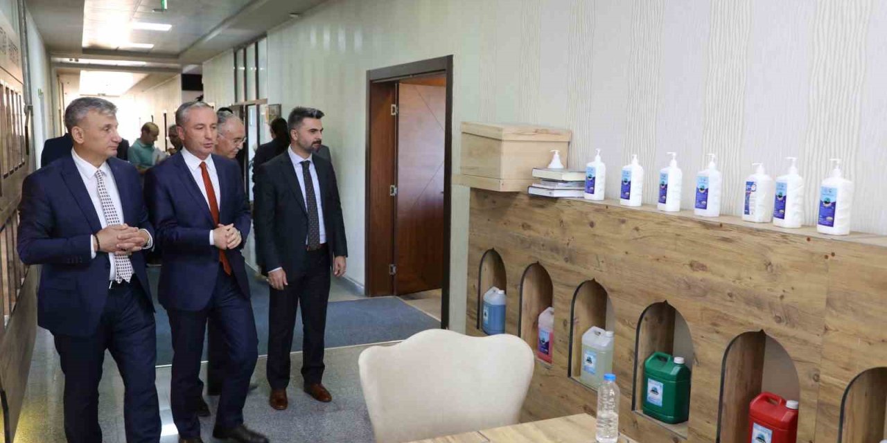 MEB Özel Öğretim Kurumları Genel Müdürü Güner Ağrı’da temaslarda bulundu