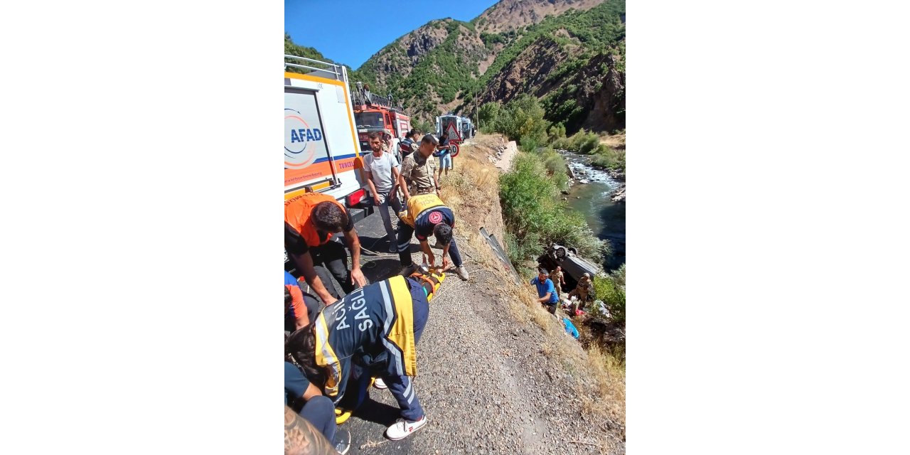 Tunceli’de araç uçuruma yuvarlandı: 3 kişi yaralandı