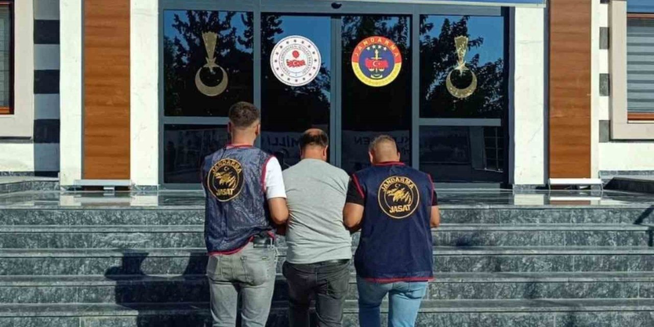 Hırsızlık suçundan aranan kişi yakalandı