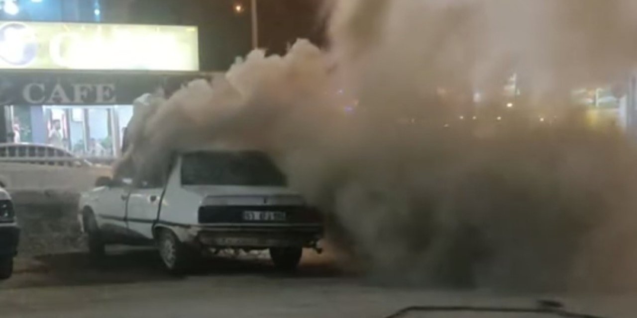 Park halindeki otomobil yandı, mahallede panik yaşandı