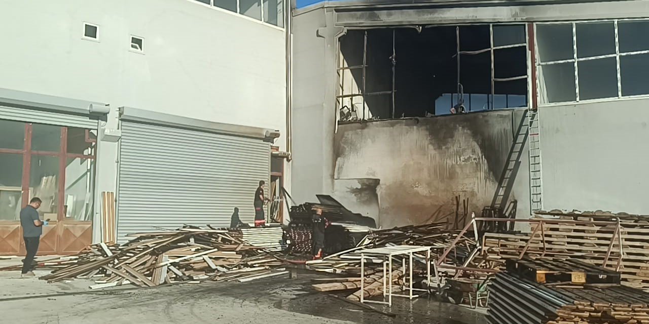 Malatya’da mobilya imalathanesinde yangın