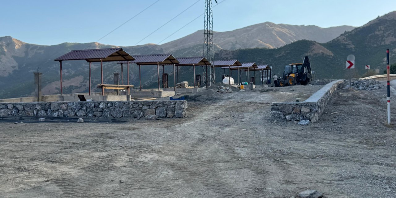 Şemdinli’de Şapatan Seyir Tepesi çalışmaları devam ediyor