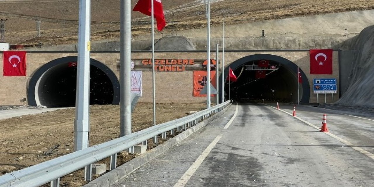 Güzeldere T2 Tüneli’nin ikinci tüpü kontrollü olarak trafiğe açıldı
