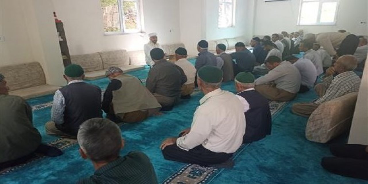 Hakkari Müftüsü Okuş Taşbaşı köyü sakinleriyle buluştu