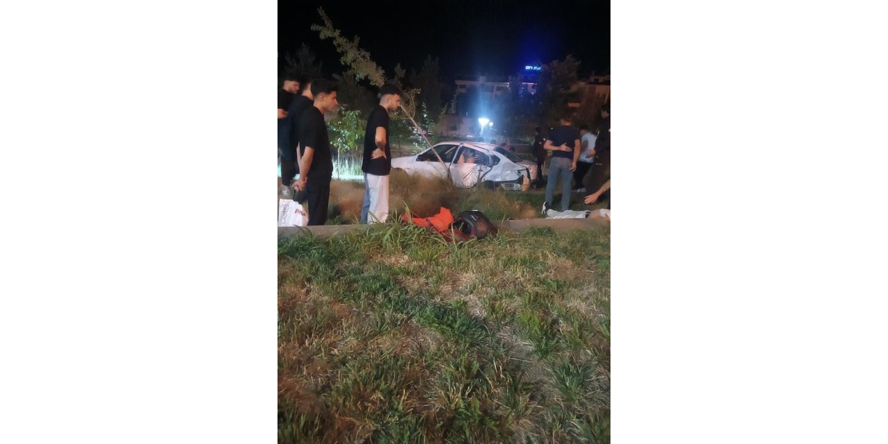 Otomobil Millet Bahçesi’ne girdi: 5 yaralı