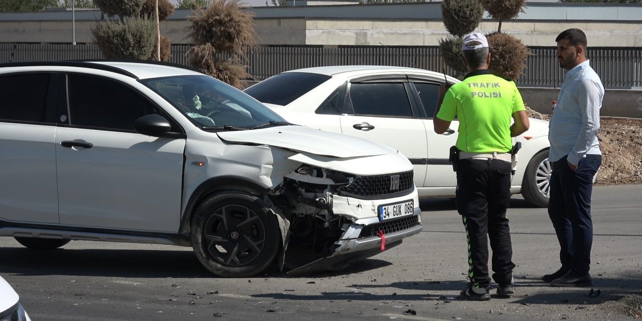 Kilis’te iki otomobil çarpıştı: 1 kişi yaralandı