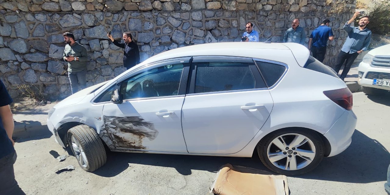 Hakkari'de freni boşalan çekici 5 araca çarptı