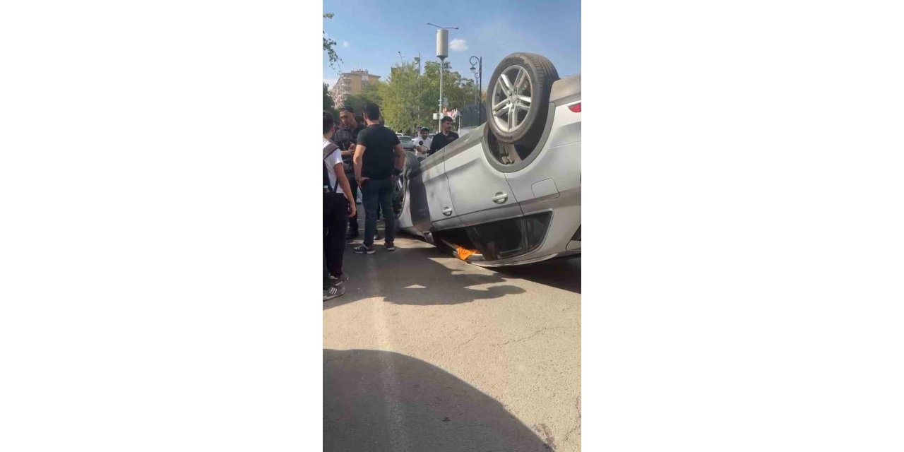 Otomobil takla attı ehliyetsiz sürücü olay yerinden kaçtı