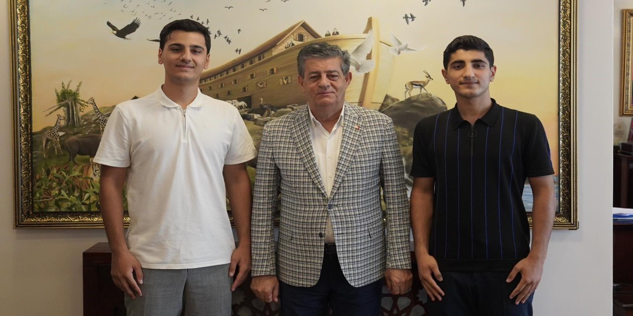 Başkan Yarka, YKS’de derece yapan Uslu kardeşleri misafir etti