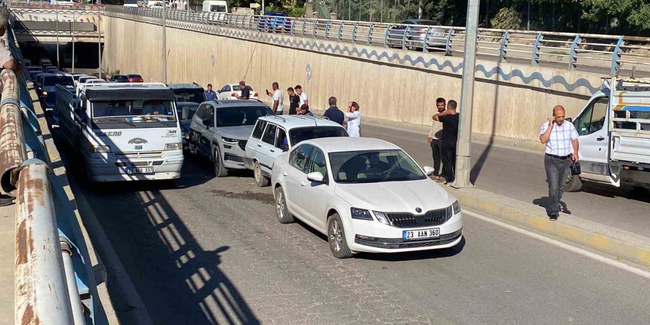 Elazığ’da zincirleme trafik kazasında 2 yaralı