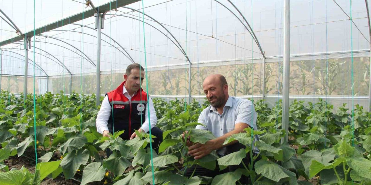 Engelli çocukları için mücadele eden çiftçiye devletten sera desteği