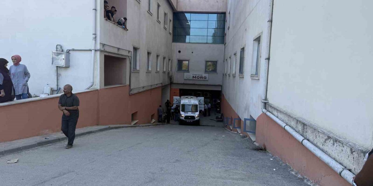 Tarlada balya makinesine kapılan genç hayatını kaybetti
