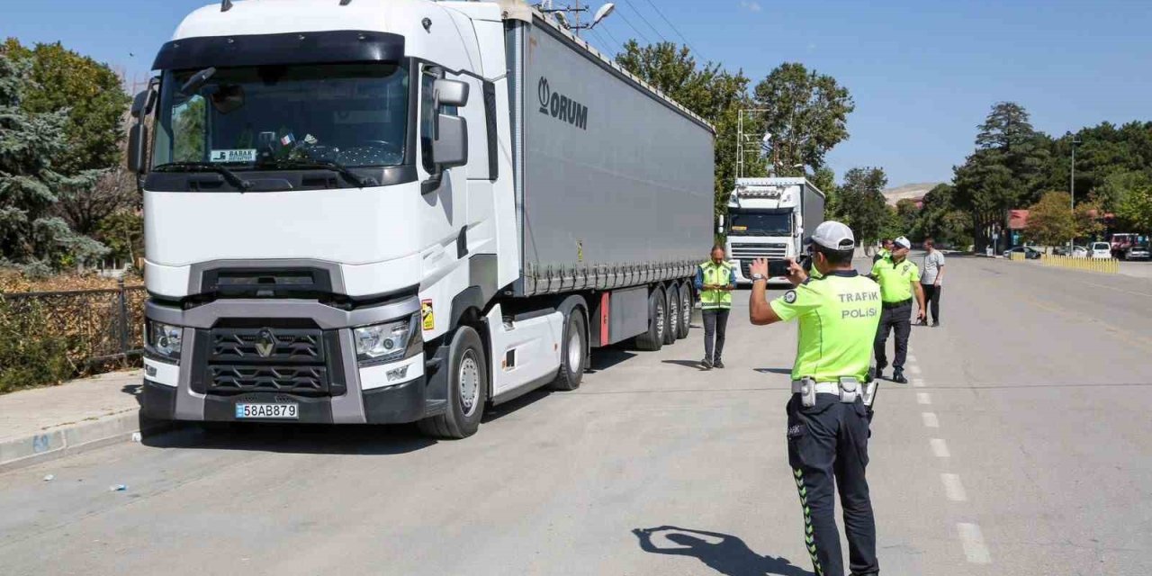 Van’da usulsüz park yapan tırlara yönelik denetim