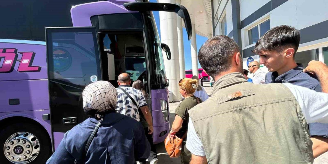 Üniversite sezonu açıldı, Bingöl'de otogarlarda yoğunluk başladı