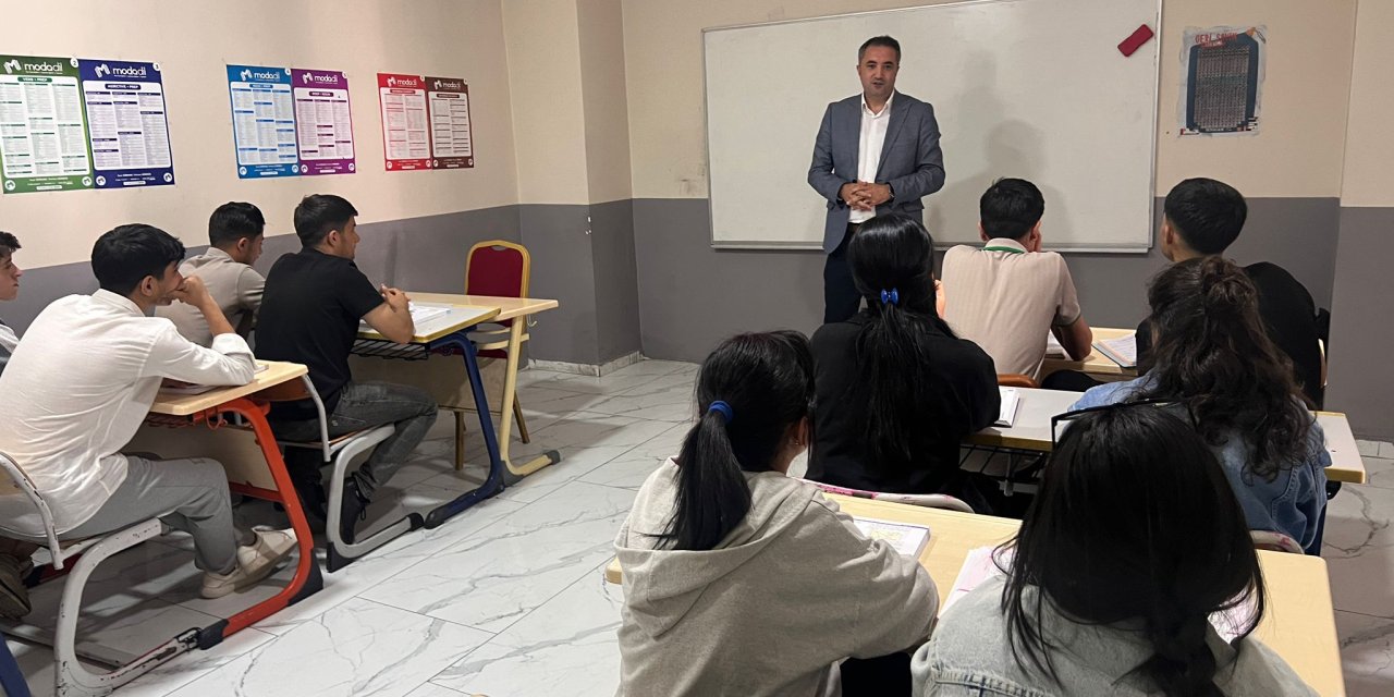 Yüksekova’da Alfa Akademi kapılarını açtı
